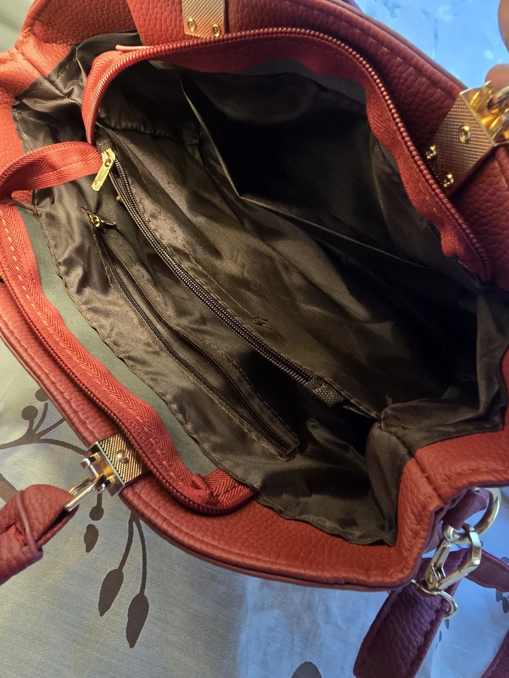 Elegant Women's Burgundy Tote Bag - Picture 5 of 5